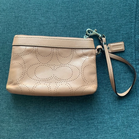 Coach wristlet - Picture 2 of 7